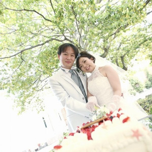 幸せの木の下でケーキカット|アンジュ・デ・ラヴィの写真(219257)