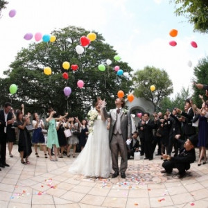 お庭で幸せのバルーンリリース|アンジュ・デ・ラヴィの写真(224129)