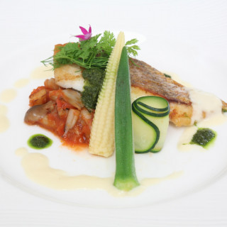 真鯛のポワレプロバンス風ラタトゥイユ添えヴアンブランソース香草風味 彩り野菜添え