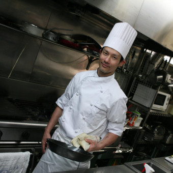 福岡友仁がゲストの笑顔が溢れるお料理をお作りします。