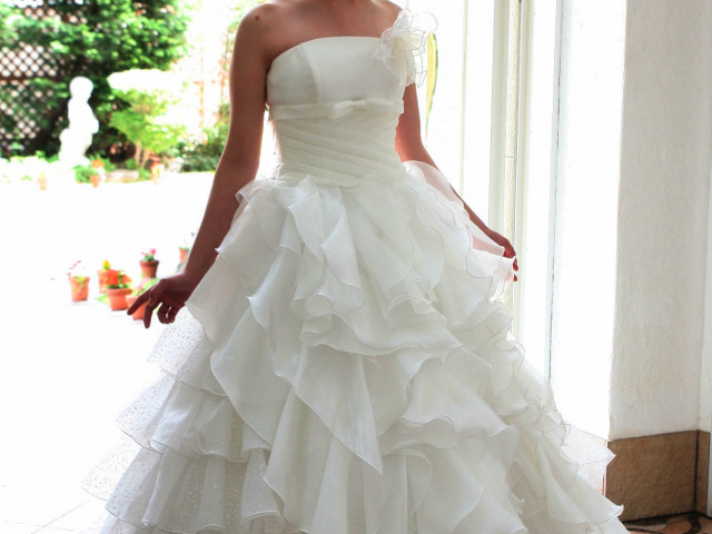 200着以上のドレスルーム見学会