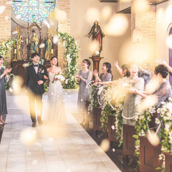 レストラン専用チャペル【St.ヴァレンタインチャーチ】ゲストに見守られながら挙式を