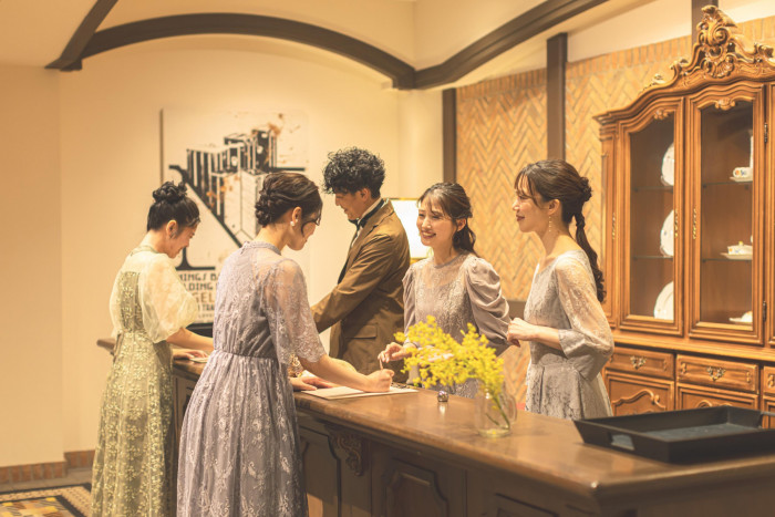 受付スペースも広々。ふたりの好きなものや趣味のグッズで装飾することも可能♪