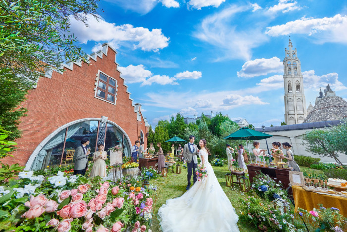 緑あふれるガーデンも。四季折々のお花がふたりの夢の日を祝福