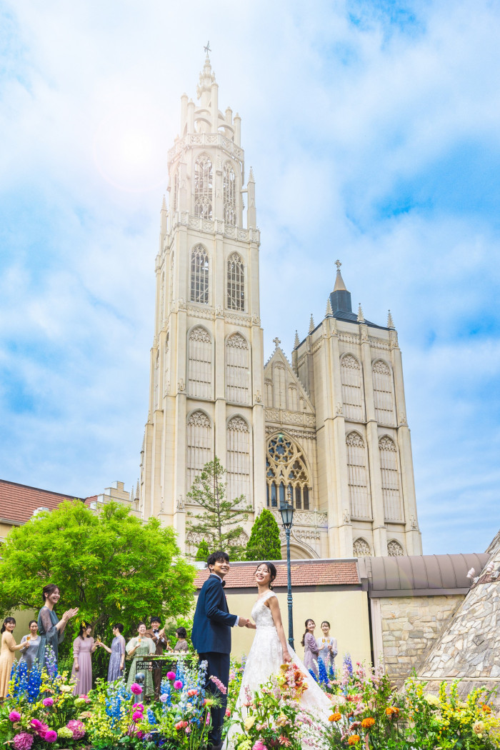 緑と四季折々のお花に囲まれたガーデンは、各パーティー会場に併設。