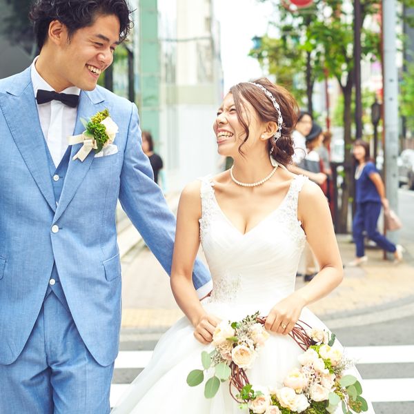 銀座の街をお散歩しながらお写真撮影。おふたりの自然な笑顔をのがしません。|DAZZLE (レストランダズル)の写真(19728953)