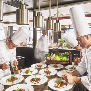 三ツ星ホテルで腕を磨いた名シェフが作る2万円相当の贅沢コース料理を無料試食&1ランクアップ特典