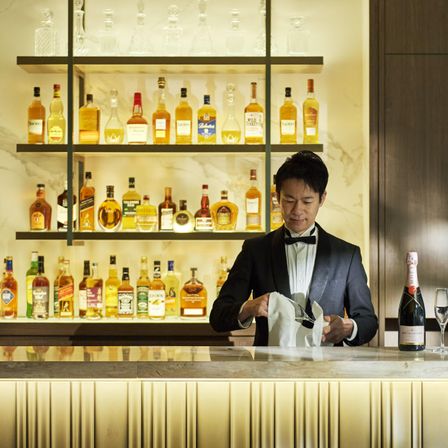 ゲストラウンジ専属のスタッフがご来館されたゲストをおもてなし|アートグレイス ウエディングコースト 東京ベイの写真(60840261)