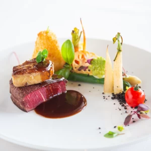 季節の移り変わりを感じさせる美しい盛り付けで、食べる前から楽しめる。すべてのお皿がスペシャリテに。|BLANC ANGE（ブランアンジュ）の写真(21235598)
