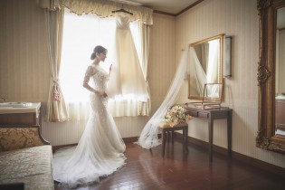 専用控室で花嫁のお支度|St. ヴァレンタイン福山/FIVESTAR WEDDINGの写真(38087486)