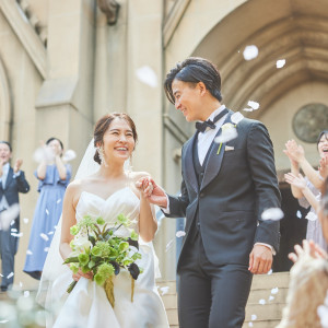 ヴァレンタインが叶える幸せのフラワーシャワー！大階段で華やかに。|St. ヴァレンタイン福山/FIVESTAR WEDDINGの写真(40808625)