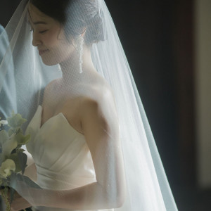 真っ白なベールに覆われた花嫁入場シーン|St. ヴァレンタイン福山/FIVESTAR WEDDINGの写真(42842290)