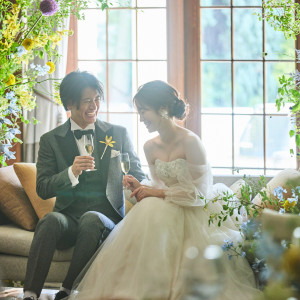 アットホームなディスプレイにガーデンを背景にソファーコーデ♪|St. ヴァレンタイン福山/FIVESTAR WEDDINGの写真(40809012)