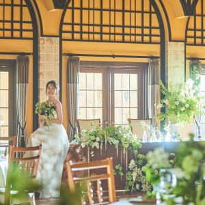 会場花を白・グリーンで統一したナチュラルなコーディネート。|St. ヴァレンタイン福山/FIVESTAR WEDDINGの写真(40808964)