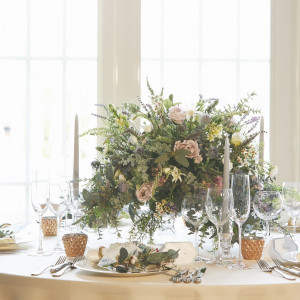 テーブルコーディネートも自在。お好みの装花を飾ったりペーパーアイテムにもこだわって|ハーバーパークアヴェニュー ブレストンの写真(5423061)