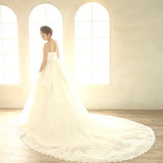 トレーンが美しいウエディングドレスは花嫁の憧れ
チャペルに映える衣装をコーディネーターがご提案いたします