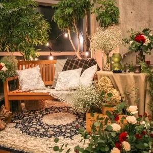 【水辺のホール】 ナチュラルでスタイリッシュな会場は、グリーンを使用した装花がぴったり|あてま高原リゾート ベルナティオの写真(8581514)