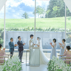 【ラ・サーラ】ゲストから誓いの言葉を投げかけてもらうのも楽しい演出の一つ。おふたりらしいご結婚式をご提案致します。|あてま高原リゾート ベルナティオの写真(26171669)