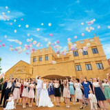 貸切邸宅で行う演出はどのシーンも思い出に残る素敵なシーンに☆色とりどりのバルーンリリースは人気演出です