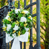 ゲートを飾るリースは
結婚式のテーマ色を使うのがおススメ!
玄関からふたりの結婚式が始まります