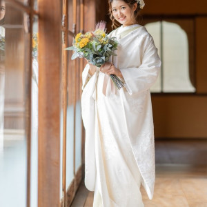 全身白で統一した格式高い花嫁衣裳。けがれない純真無垢な佇まい、上品で厳粛な雰囲気は、古くから日本女性の憧れ。|ピアザ デッレ グラツィエの写真(17395107)
