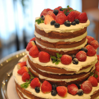 シンプルケーキからオリジナルケーキまでおふたりのご希望を叶えます。
