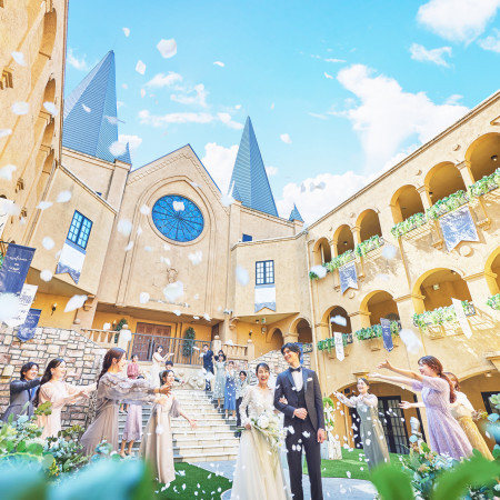 開放的な広場でゲストと笑顔広がる時間を過ごせる