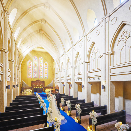 神聖なベールダウンは、厳粛な空間でみんなが見守る幸せな時間となります