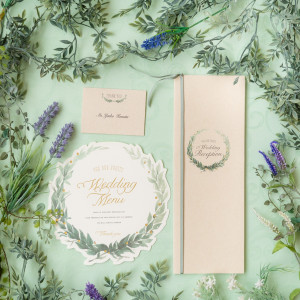 「アズリー」 3階バンケットのアンティークで上品な雰囲気に合わせたおすすめのペーパーアイテム|モルトン迎賓館 青森の写真(10238766)