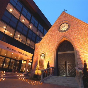 ライトアップされた本館とチャペル|モルトン迎賓館 青森の写真(53959656)