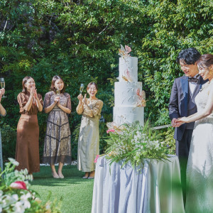 新大阪駅からすぐの貸切ガーデン付きの結婚式場*無料送迎バス有