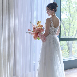 当日、ご親族様やご友人様のヘアセットやメイクのご予約可能。ロビーエントランスにヘアメイクルーム・着付け室があるので施設内で全て準備が整うからゲストは嬉しい！|アニヴェルセル江坂（新大阪）の写真(56022763)