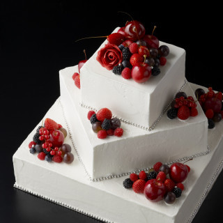 シンプルなケーキやフルーツをふんだんに使うシンプルなケーキも人気