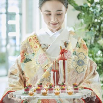 色打掛と美しい和食が映える、格式ある祝宴のひととき