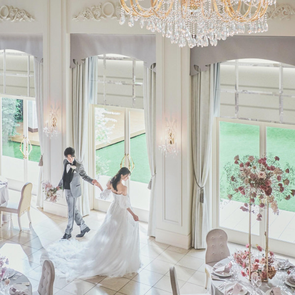 二人の記憶に残るフォトウェディングをお得に叶える♪結婚式の為の会場だからこそ、ドレス姿が映える◎