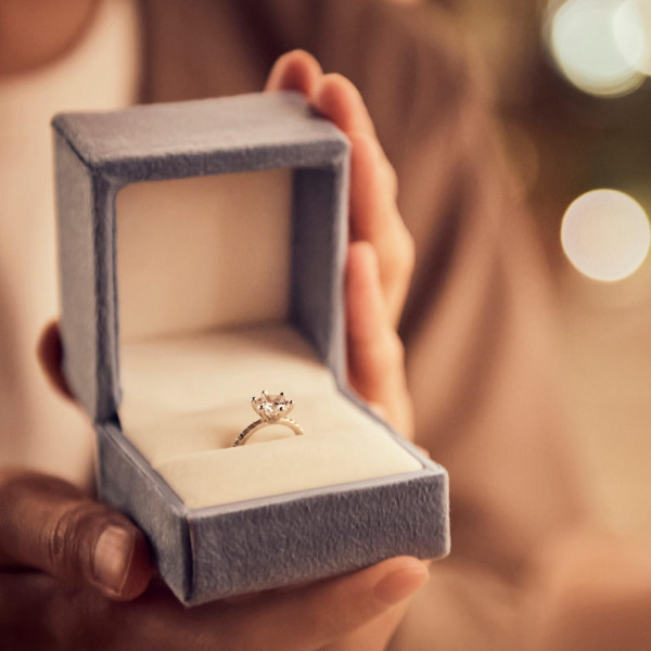 プロポーズを検討中の方をしっかりと当日までフォロー♪専属のプランナーが在籍しているのでご安心ください