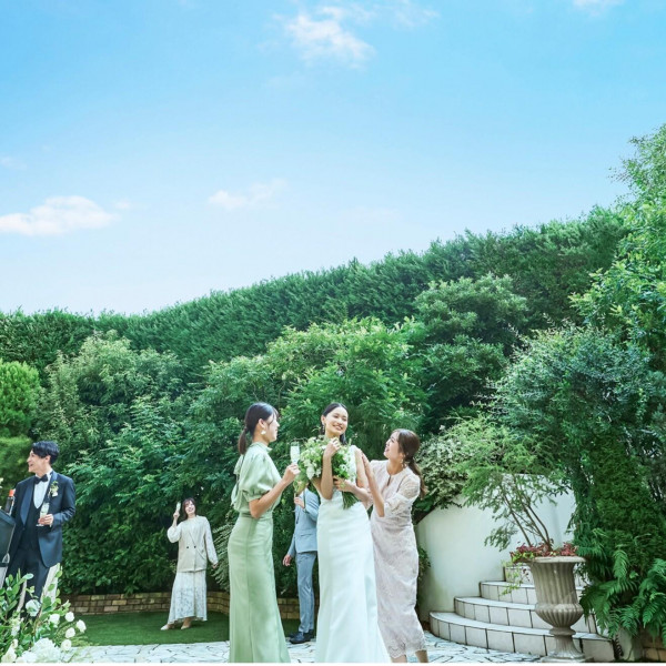 【お料理重視*必見！】キッチンは会場に併設し、会場スタッフと連携してベストタイミングで調理される。