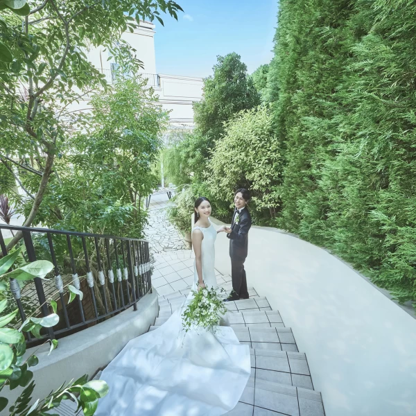 ガーデン付き会場で解放感もばっちり!さまざまな雰囲気でお写真も残せて、ゲスト様も大満足◎