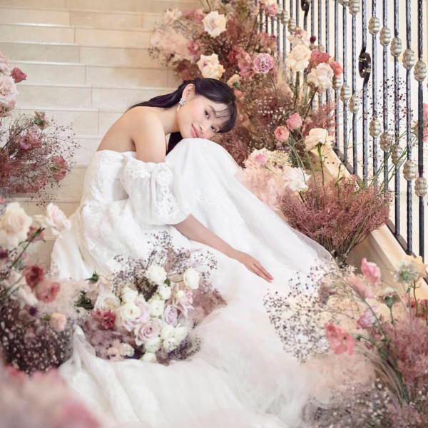 大切なお身体を気遣いながら、気品ある結婚式を丁寧にサポート。お身体に合わせたドレスも多数ご提案可能。