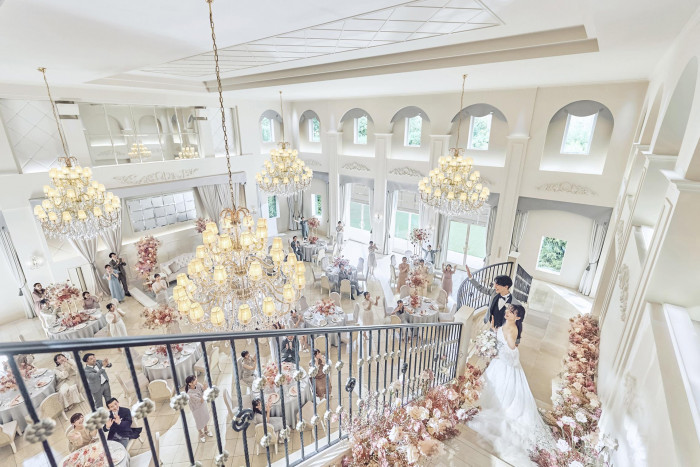 憧れの階段入場が叶うロマンティックな空間