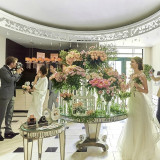 結婚式当日にゲストにお花をプレゼントできるフラワーブッフェも人気の演出。