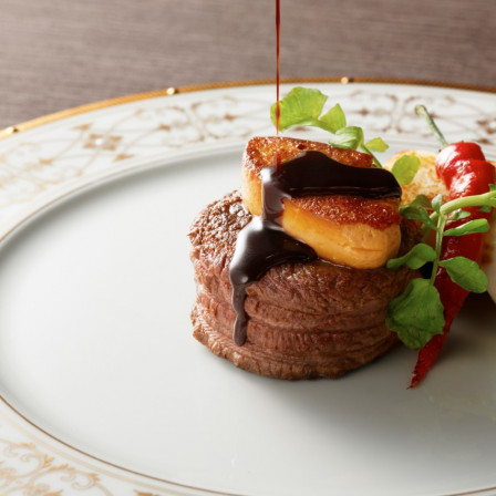 広尾のレストラン時代からの料理長のスペシャリテ＝得意料理「牛フィレ肉とフォアグラのロッシーニ」は全てのお客様から愛されております|アプローズスクエア東京迎賓館の写真(629690)