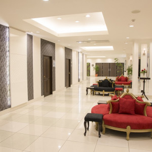 ゆったりとゲストにくつろいてもらえる、2Fスペーシスのホワイエ。|ベルルクス・プチ(旧ベル・ルクス)の写真(474164)