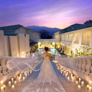 様々なフォトスポットでお写真を残せます。前撮りにもおすすめ！