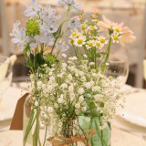 #装花 #ゲストテーブル #コーディネイト #グリーン #かすみ草 #小花 #ナチュラル #宮城 #ファウンテンヒルズ仙台