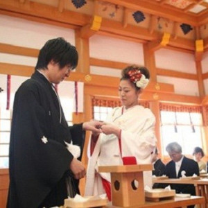 指輪の交換|川原神社（produce by ウエディングマルシェ）の写真(356016)