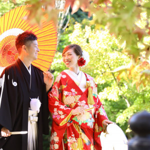 親族に見守られる中、日本美溢れる婚礼の儀を