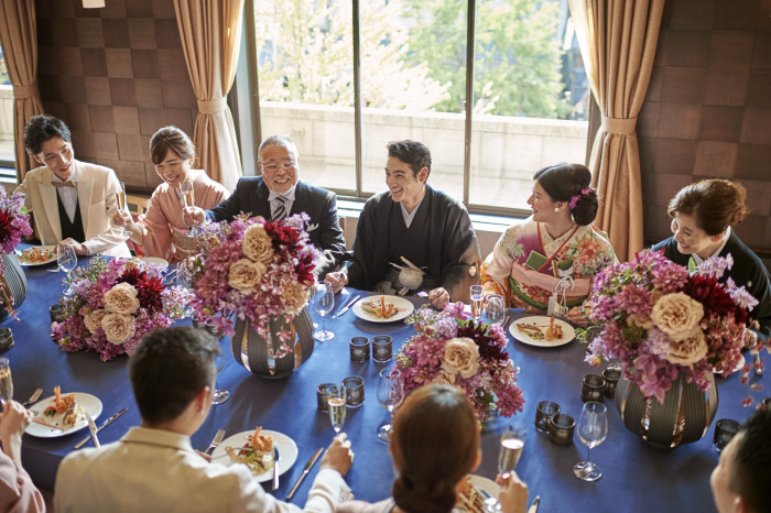 ゲストとの楽しい会話は美味しいお食事の時間をより一層特別な時間へ変えます。