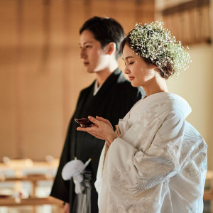 和装も人気。着物をまとった花嫁と紋付き袴の新郎。普段と違うお互いの姿はドキドキするかも。|CREARGE RESORT(クレアージュリゾート)の写真(2059848)