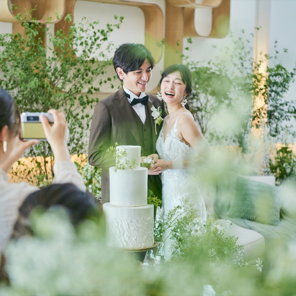 ドレスやタキシード、ヘアメイク、生花ブーケや写真、ゲスト装花も充実♪